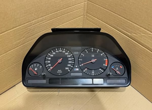 BMW E34 M5 Dashboard