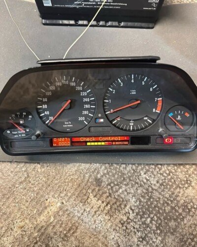 Dashboard BMW M5 E34