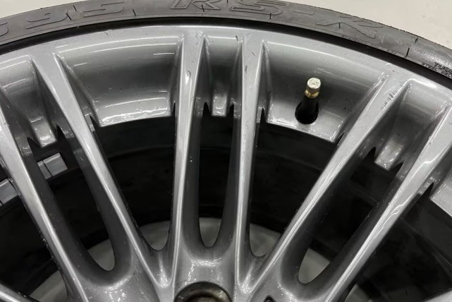 BMW M3 Clubsport Wheel Set – OEM Staggered 8.5x18/9.5x18 – Compatible with E90/E92 M3 – 2008–2013 - Image 11