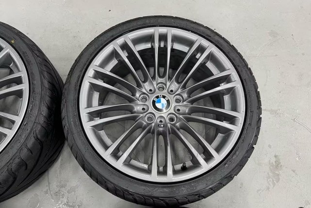 BMW M3 Clubsport Wheel Set – OEM Staggered 8.5x18/9.5x18 – Compatible with E90/E92 M3 – 2008–2013 - Image 4