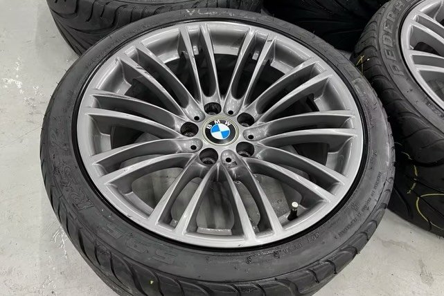 BMW M3 Clubsport Wheel Set – OEM Staggered 8.5x18/9.5x18 – Compatible with E90/E92 M3 – 2008–2013 - Image 9
