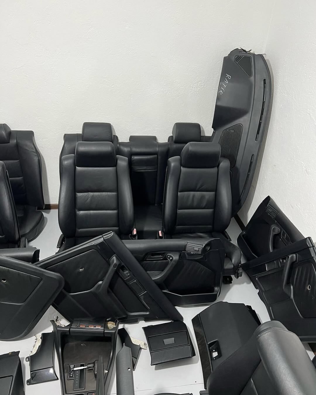 BMW E34 genuine leather interior set with black seats and door panels